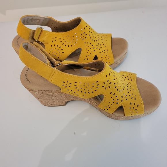 Wedge Sandals - Picture 3 of 3